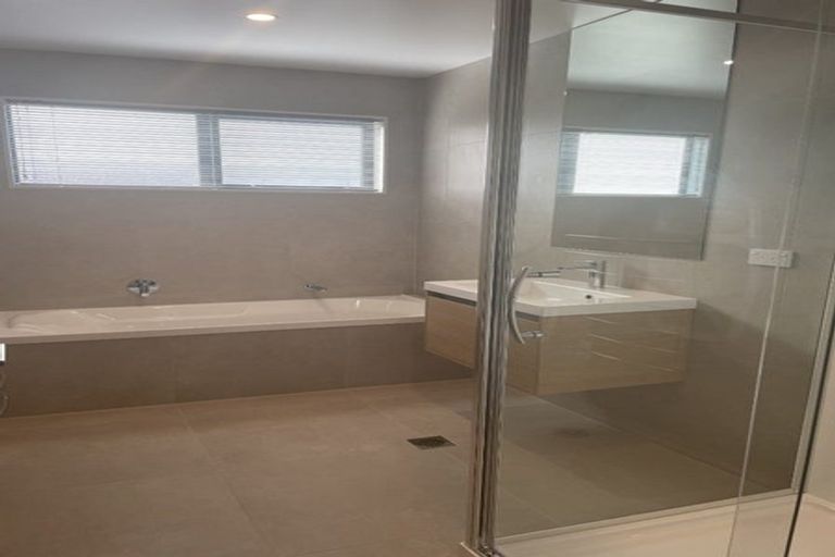 Photo of property in 17 Whimbrel Road, Flat Bush, Auckland, 2019