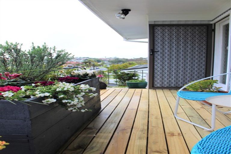Photo of property in 2/1 Bodi Place, Te Atatu South, Auckland, 0610