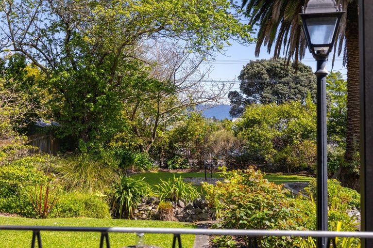 Photo of property in 33 Seddon Street, Waikanae, 5036