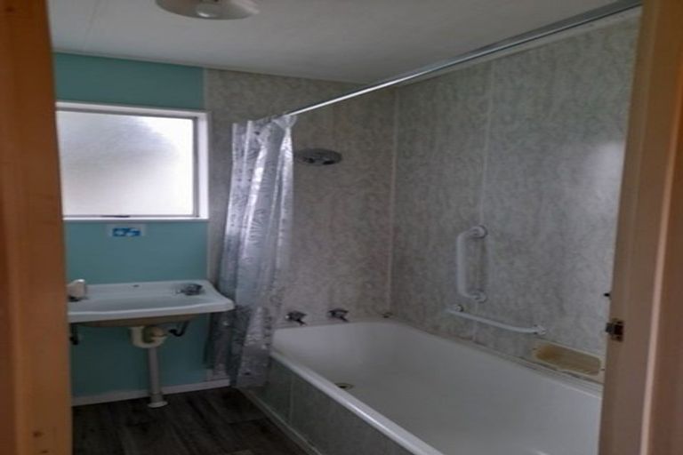 Photo of property in 38 Acacia Street, Kelvin Grove, Palmerston North, 4414