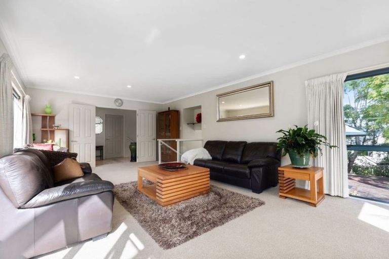 Photo of property in 3 Margaret Henry Crescent, Oteha, Auckland, 0632