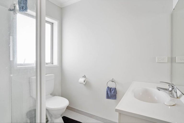 Photo of property in 16 Moira Drive, Tuakau, 2121