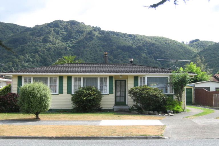 Photo of property in 37 California Drive, Totara Park, Upper Hutt, 5018