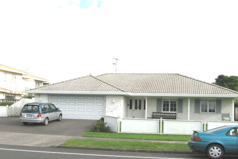 Photo of property in 2/70 Nicholas Road, Somerville, Auckland, 2014