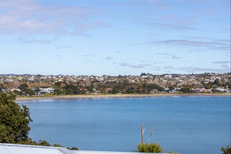 Photo of property in 24 The Crescent, Tindalls Beach, Whangaparaoa, 0930