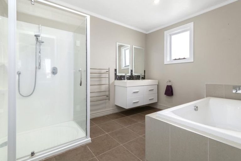 Photo of property in 2/150 Tirohanga Road, Tirohanga, Lower Hutt, 5010