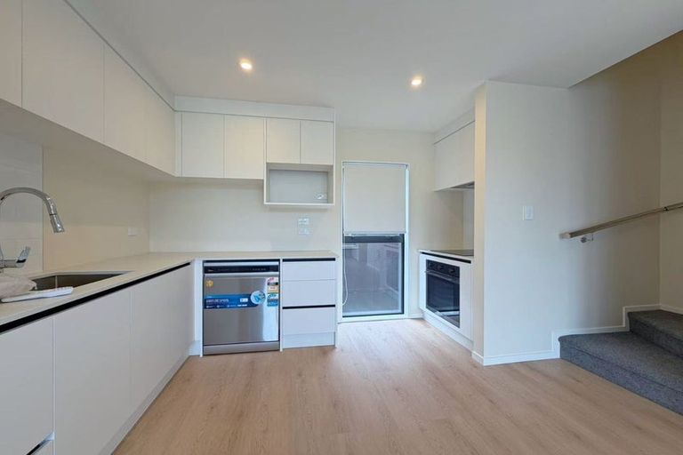 Photo of property in 6/10 Orchid Place, Te Atatu South, Auckland, 0610