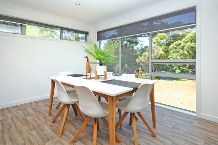 Photo of property in 5a Hobbs Road, Matakatia, Whangaparaoa, 0930