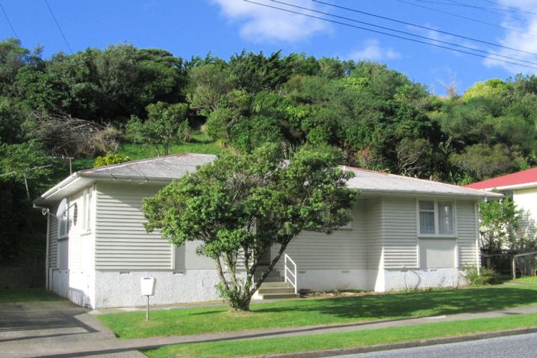 Photo of property in 208 Sievers Grove, Cannons Creek, Porirua, 5024