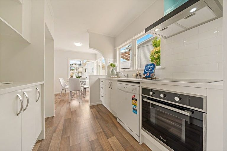 Photo of property in 2/54 Peach Road, Glenfield, Auckland, 0629