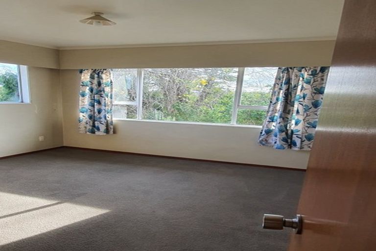 Photo of property in 2/25 Gill Avenue, Te Atatu Peninsula, Auckland, 0610