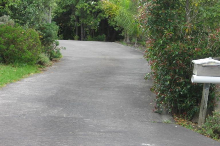 Photo of property in 11 Tesla Place, Totara Vale, Auckland, 0629