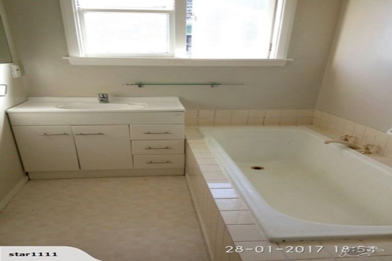 Photo of property in 147 Avonhead Road, Avonhead, Christchurch, 8042