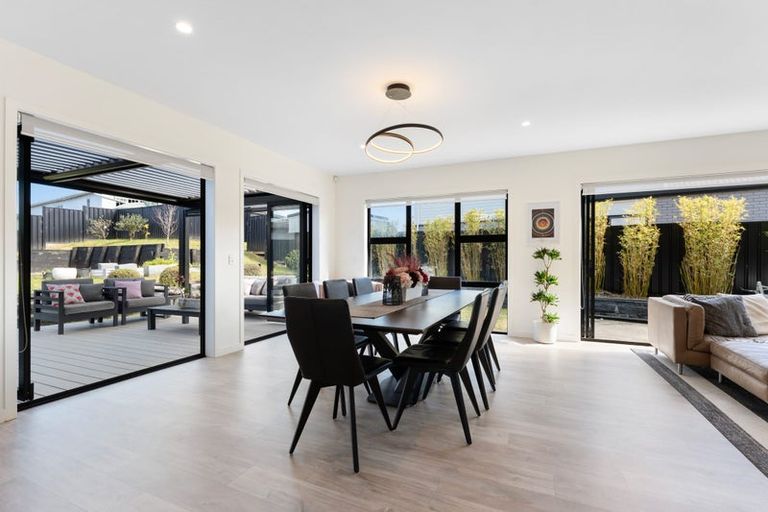 Photo of property in 3 Vogwill Road, Kumeu, 0810