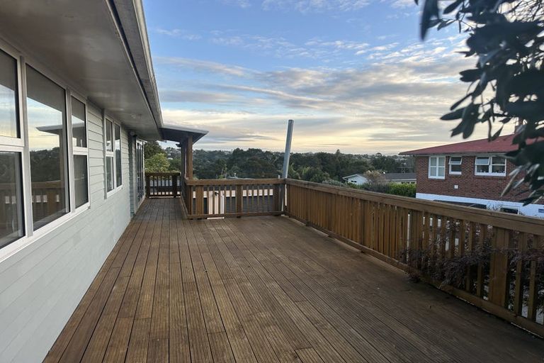 Photo of property in 26 Valley View Road, Glenfield, Auckland, 0629