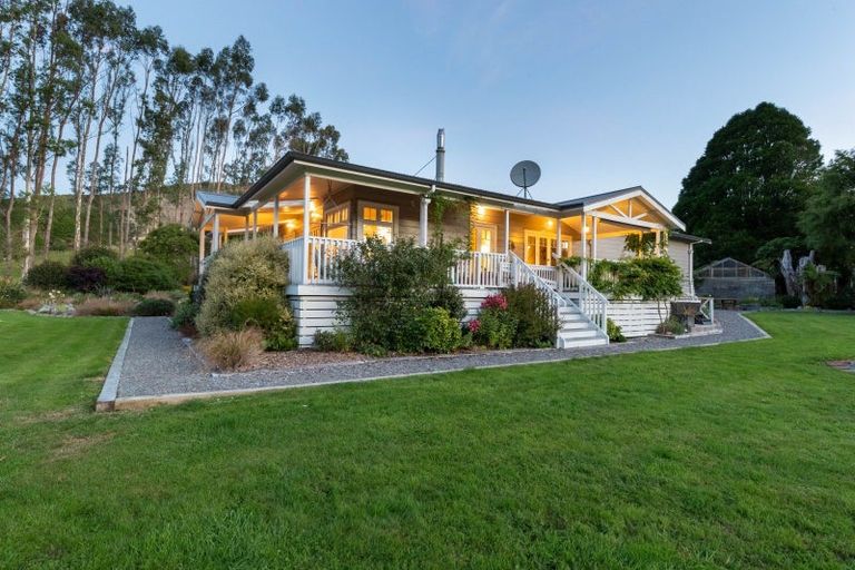Photo of property in 808 Whitemans Valley Road, Whitemans Valley, Upper Hutt, 5371