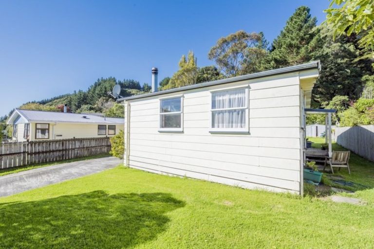 Photo of property in 32 Kaimanawa Street, Paraparaumu, 5032