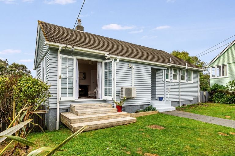Photo of property in 11 King Crescent, Ranui, Porirua, 5024