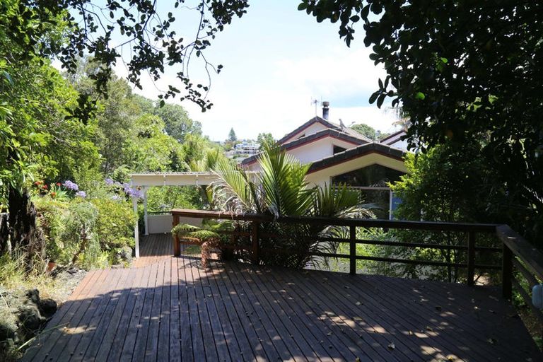 Photo of property in 2/18 The Esplanade, Castor Bay, Auckland, 0620