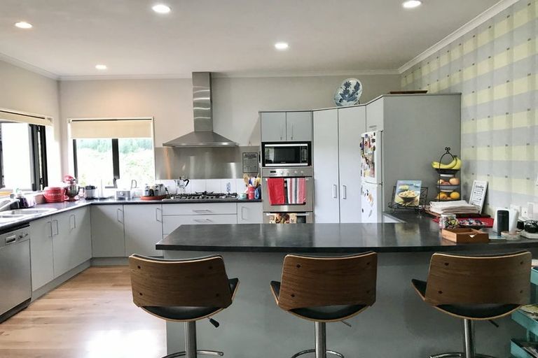 Photo of property in 9 Mcewen Crescent, Riverstone Terraces, Upper Hutt, 5018