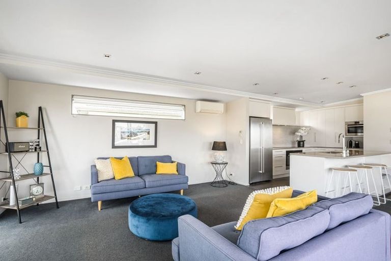 Photo of property in 90 Roberts Avenue, Belmont, Auckland, 0622