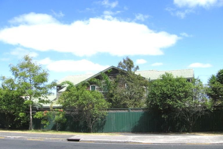 Photo of property in 1/84 Rangatira Road, Beach Haven, Auckland, 0626