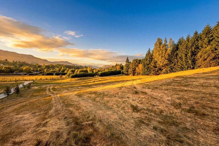 Photo of property in 26 Fitzpatrick Road, Dalefield, Queenstown, 9371