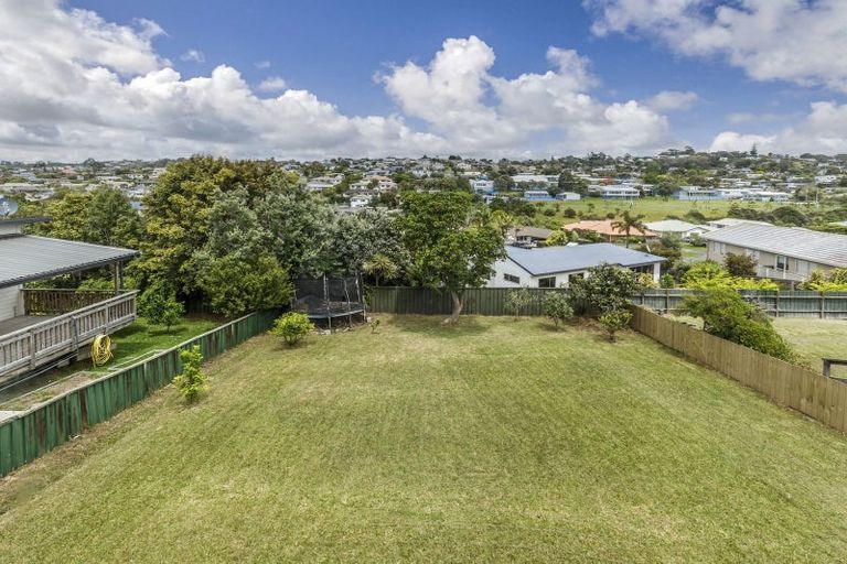 Photo of property in 233 Vipond Road, Stanmore Bay, Whangaparaoa, 0932