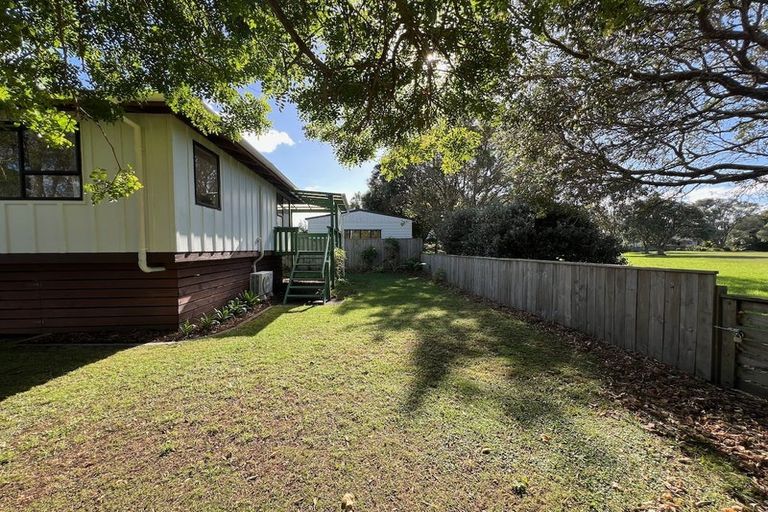 Photo of property in 16 Shearwater Street, One Tree Point, 0118