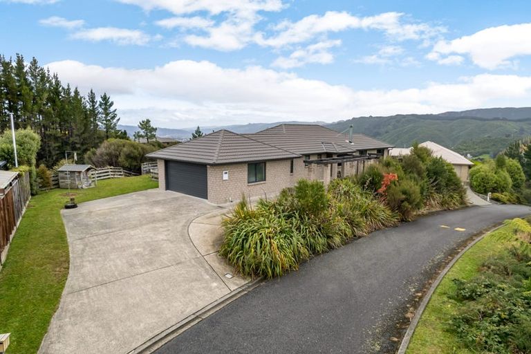 Photo of property in 5 Mckenzie Way, Timberlea, Upper Hutt, 5018