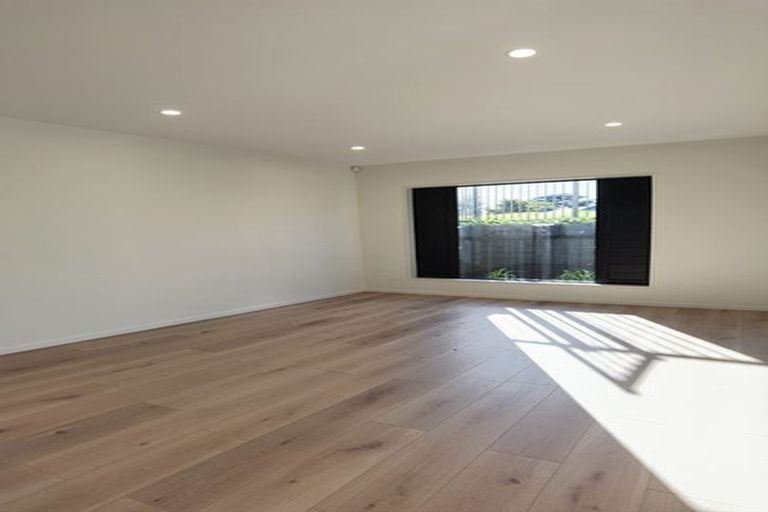 Photo of property in 9d Janome Place, Bucklands Beach, Auckland, 2014