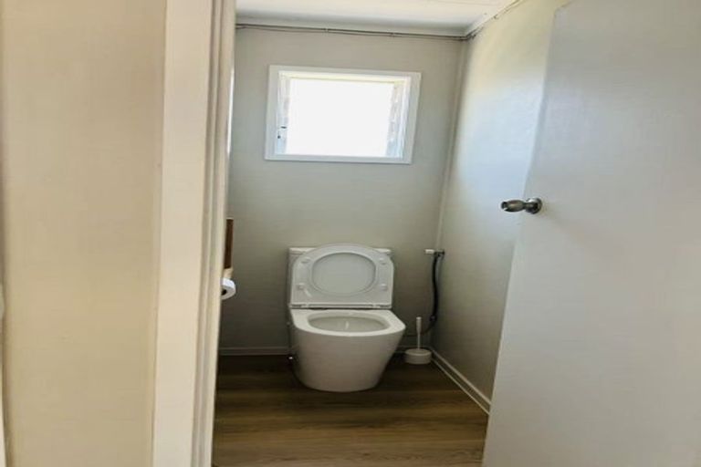 Photo of property in 8 Ranui Station Road, Ranui, Auckland, 0612