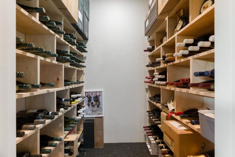 Photo of property in 28 Minaret Ridge, Wanaka, 9305