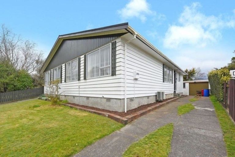 Photo of property in 2/6 Indiana Grove, Totara Park, Upper Hutt, 5018