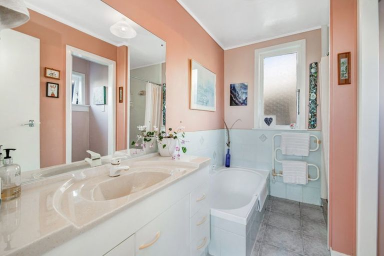 Photo of property in 18 Kauri Road, Stanmore Bay, Whangaparaoa, 0932