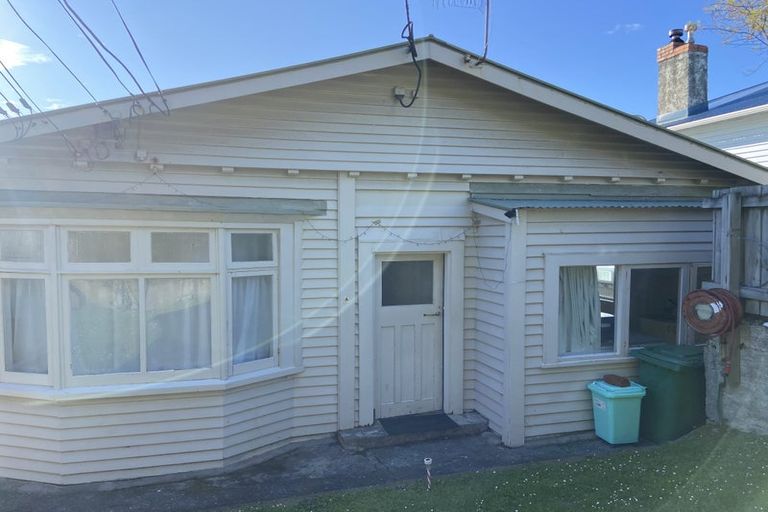 Photo of property in 64 Maupuia Road, Maupuia, Wellington, 6022