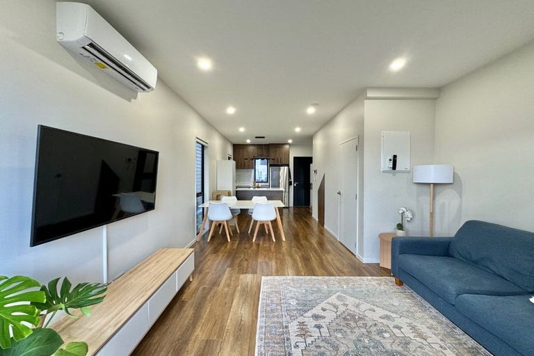 Photo of property in 24 Parahau Road, Papakura, 2110