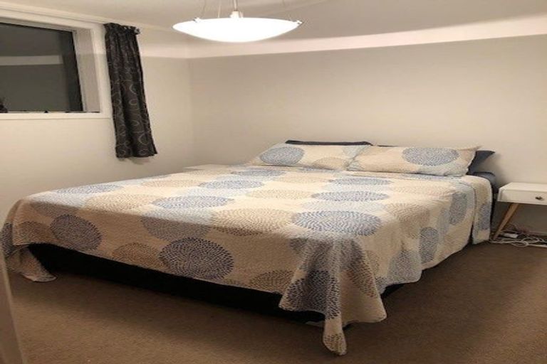 Photo of property in 1/35 Moore Street, Hillcrest, Auckland, 0627