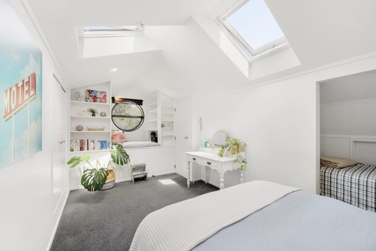 Photo of property in 65 Nicholson Road, Khandallah, Wellington, 6035