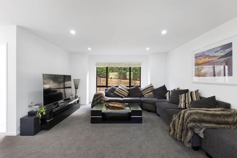 Photo of property in 13 Stubbs Place, Fairview Heights, Auckland, 0632