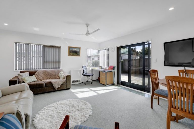 Photo of property in 35a Tukapa Street, Westown, New Plymouth, 4310