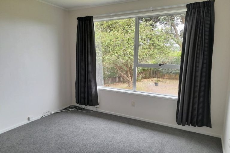 Photo of property in 11 Cockayne Crescent, Sunnynook, Auckland, 0620