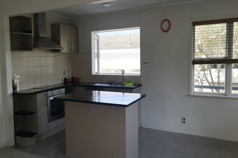 Photo of property in 14 Mirovale Place, Totara Vale, Auckland, 0629