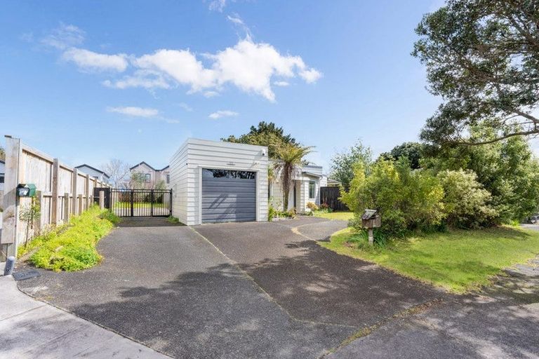 Photo of property in 11 Fathom Place, Te Atatu Peninsula, Auckland, 0610