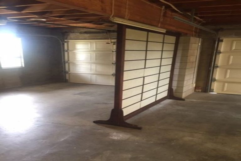 Photo of property in 2 Kingussie Place, Highland Park, Auckland, 2010