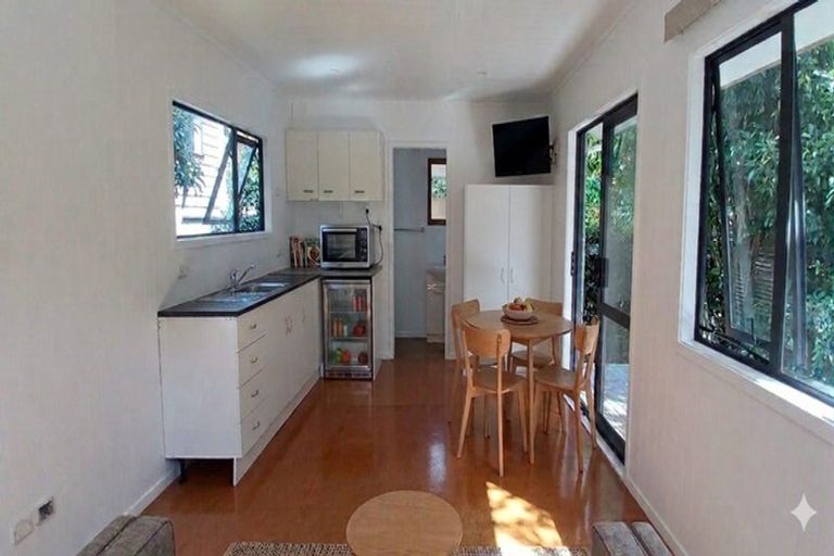 Photo of property in 13 Killarney Avenue, Torbay, Auckland, 0630