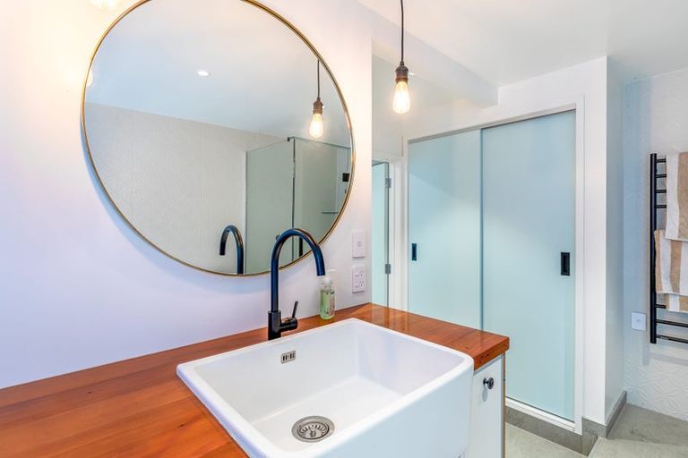 Photo of property in 9 Raroa Terrace, Waiatarua, Auckland, 0604