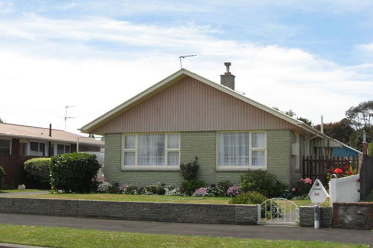 Photo of property in 24 Eglinton Street, Avondale, Christchurch, 8061