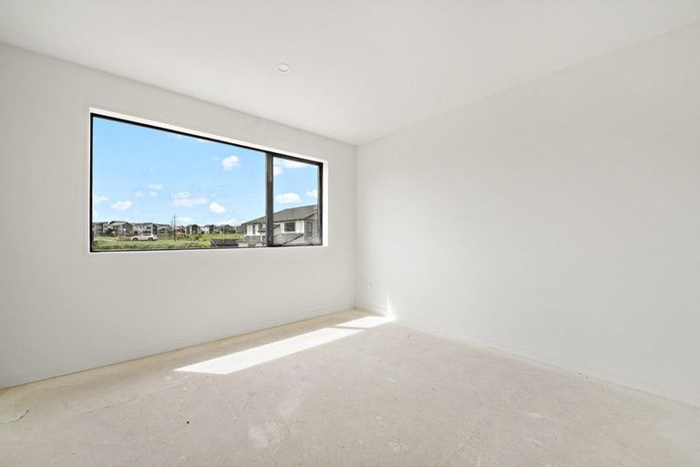 Photo of property in 43 Evergreen Parade, Rosehill, Papakura, 2113