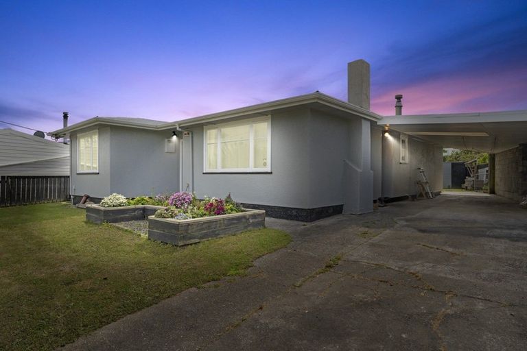 Photo of property in 16 Totara Street, Otaki, 5512